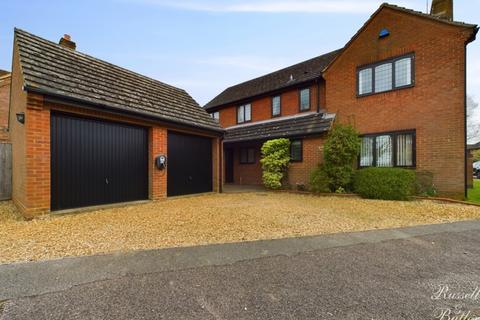 4 bedroom detached house for sale, Shepperds Close, North Marston