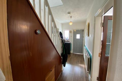4 bedroom semi-detached house to rent, Dawlish Drive, Ilford IG3 9EE