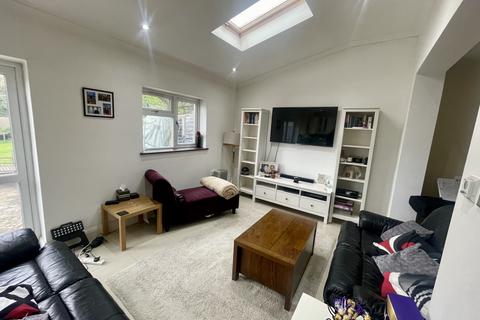 4 bedroom semi-detached house to rent, Melbury Avenue, Southall, Greater London, UB2
