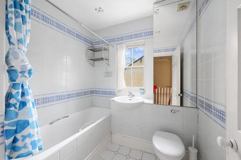 72 Chenies Mews, London, WC1E 6HU