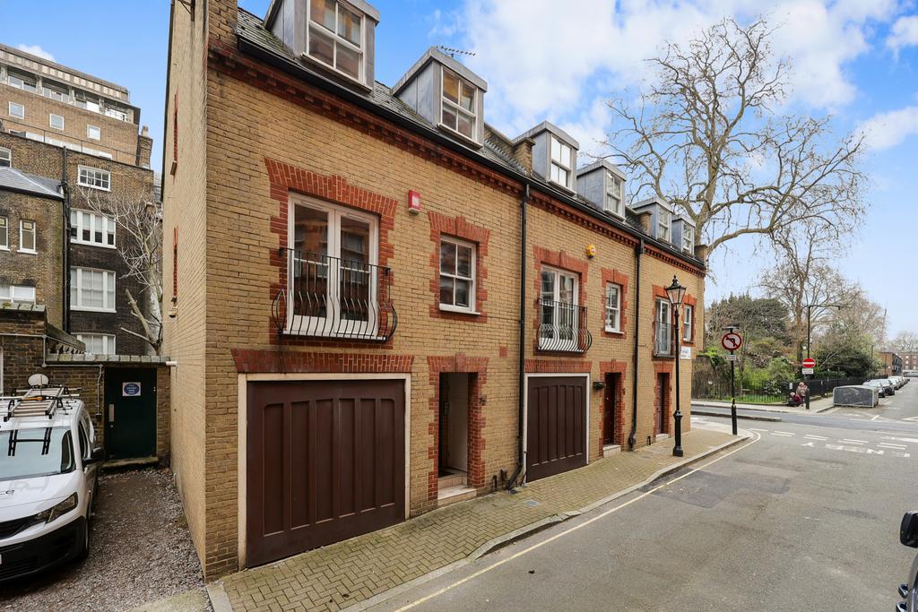 Chenies Mews, London, WC1E 3 bed house - £1,550,000