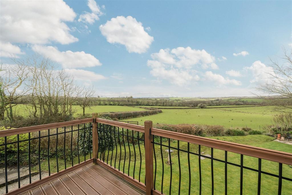 Nr Roadford Lake 4 bed detached house for sale £495,000