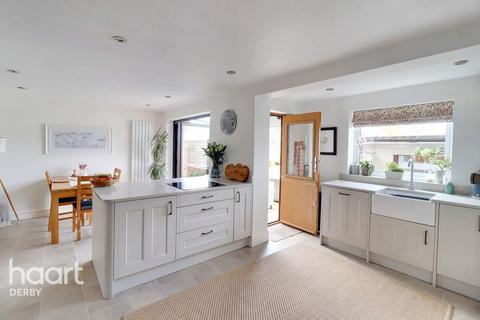 81 Chilson Drive, Mickleover, Derby, DE3 0PG