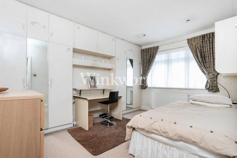 41 Wilmer Way, London, N14 7HT
