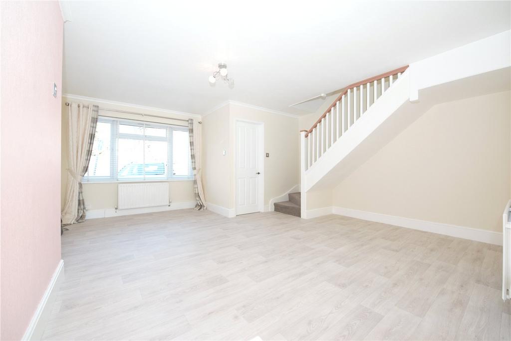 Hayle Road, Maidstone, ME15 3 bed terraced house to rent £1,350 pcm