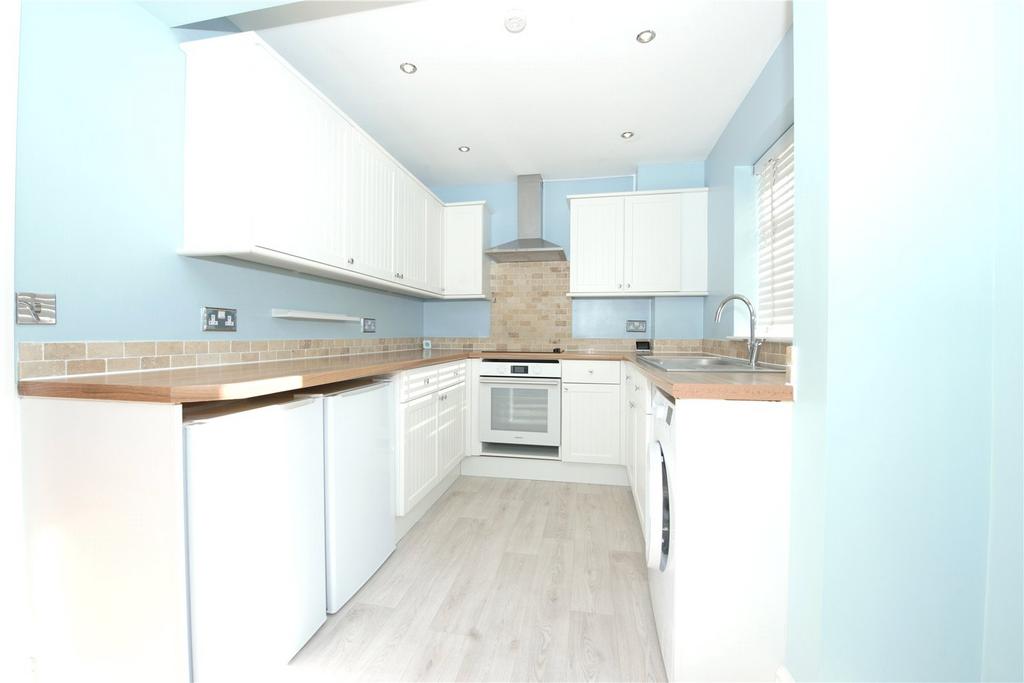 Hayle Road, Maidstone, ME15 3 bed terraced house to rent £1,350 pcm (£312 pw)