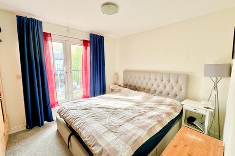 2 bedroom apartment for sale, Fisgard Court, Admirals Way, Gravesend, Kent, DA12