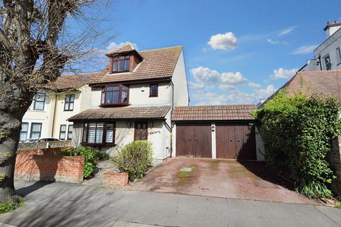 3 bedroom detached house for sale, Fermoy Road, Thorpe Bay, SS1