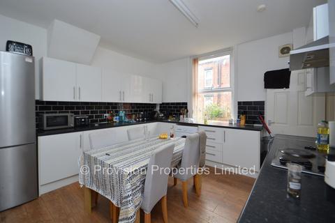 4 bedroom terraced house to rent, Delph Mount, Woodhouse LS6