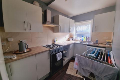 2 bedroom apartment to rent, Woodale Avenue, Bradford, BD9
