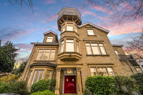Flat 2, 11 Castlebar Hill, London, W5 1TA
