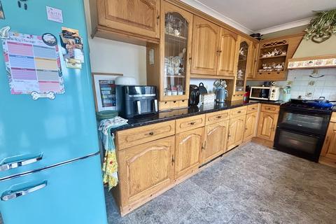 25 Lon Catwg, Gellinudd, Swansea, SA8 3DU
