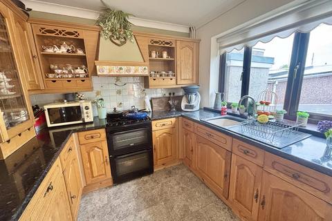 25 Lon Catwg, Gellinudd, Swansea, SA8 3DU