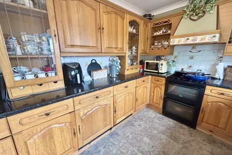 25 Lon Catwg, Gellinudd, Swansea, SA8 3DU