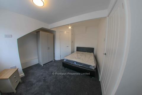 4 bedroom end of terrace house to rent, Morris View, Kirkstall LS5