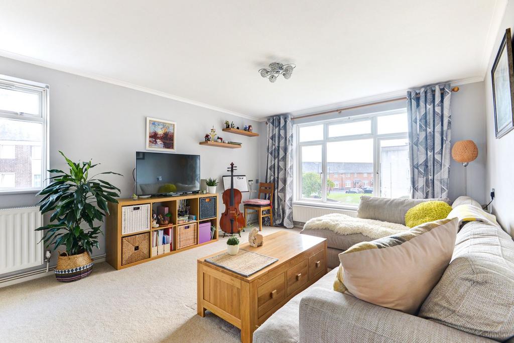 Hambleton Hill, Crawley RH11 2 bed flat for sale £210,000