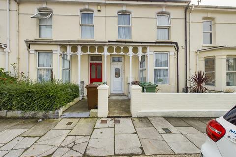 2 bedroom flat to rent, Cromwell Road, Plymouth PL4