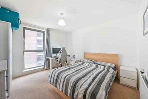 1 bedroom flat to rent, Kingfisher Heights, Royal Docks, London, E16