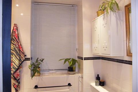 Flat 2, 39 Broadwater Down, Tunbridge Wells, TN2 5NU