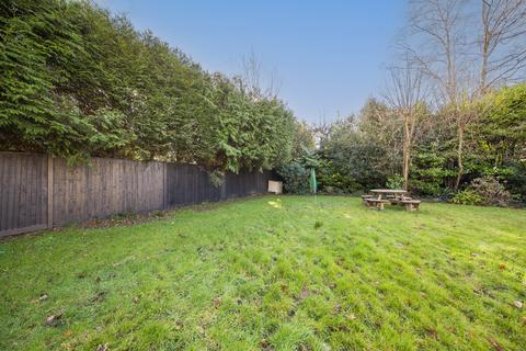 Flat 2, 39 Broadwater Down, Tunbridge Wells, TN2 5NU