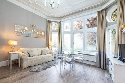 1 bedroom flat to rent, Frognal, Hampstead, London, NW3