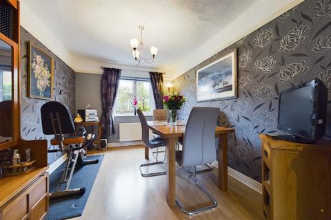 5 Swallow Close, Uttoxeter, ST14 8TS
