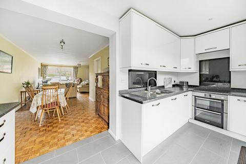 5 Fircroft Close, Woking, GU22 7LZ