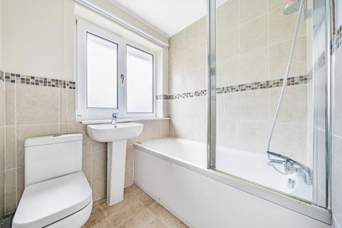 5 Fircroft Close, Woking, GU22 7LZ