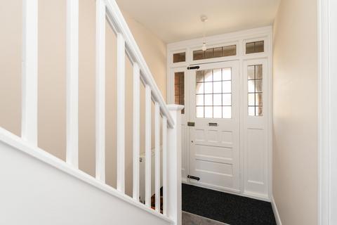 41 Cotmandene, Dorking, RH4 2BP