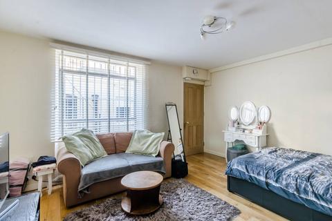 Studio to rent, Westmoreland Terrace, Pimlico, London, SW1V