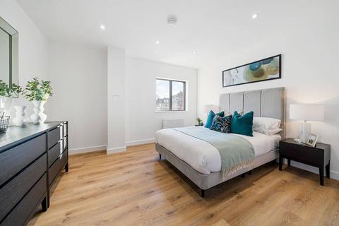3 bedroom flat to rent, Burnt Oak, HA8, Colindale, London, HA8