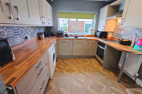 6 Elm Close, Kidsgrove, Stoke-on-trent, ST7 4HR