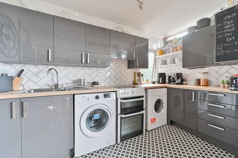 2 bedroom flat for sale, Knollys Road, Streatham, London, SW16