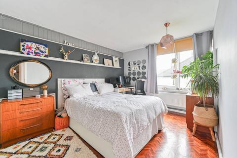 2 bedroom flat for sale, Knollys Road, Streatham, London, SW16