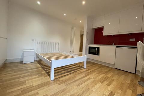 Studio to rent, Mallory House, Cambridge CB1