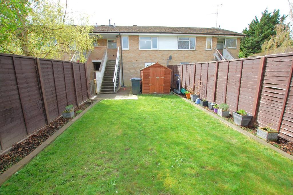 Stockbreach Close, Hatfield 1 bed maisonette - £1,200 pcm (£277 pw)