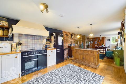 3 bedroom detached house for sale, Norwich Road, Wreningham, Norwich