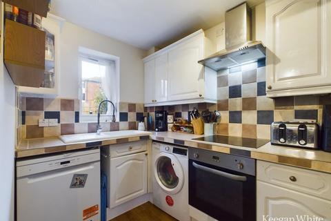 2 bedroom ground floor flat for sale, St Georges Court, High Wycombe