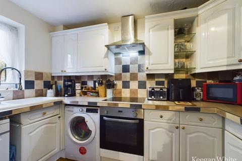 2 bedroom ground floor flat for sale, St Georges Court, High Wycombe