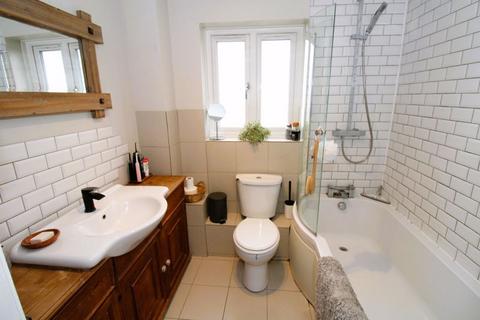 24 Lambert Road, Banstead, SM7 2QX