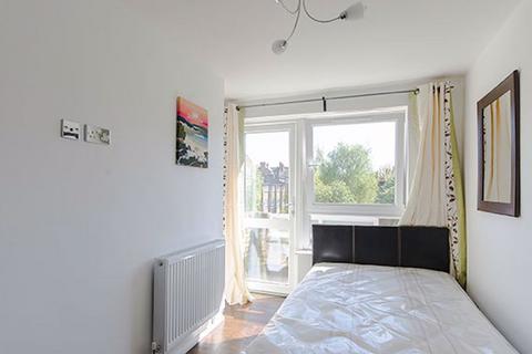 4 bedroom flat to rent, Brockbridge House, ROEHAMPTON