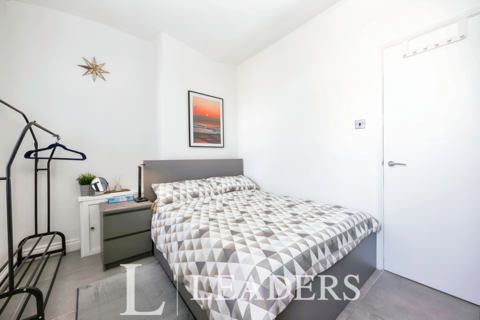 Studio to rent, Windsor Court