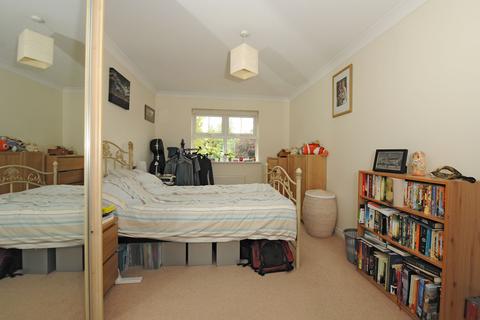2 bedroom flat to rent, Wood Lane, Ruislip HA4 6EX