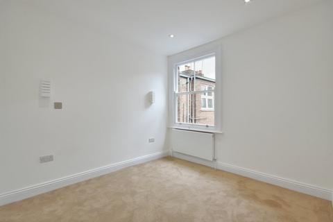 2 bedroom flat to rent, Russell Road, Nw9