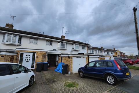 3 bedroom terraced house to rent, Meadow Drive