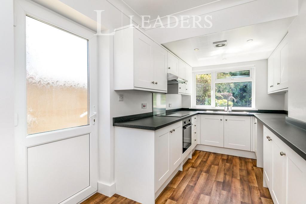 Godalming 3 bed detached house to rent £1,495 pcm (£345 pw)