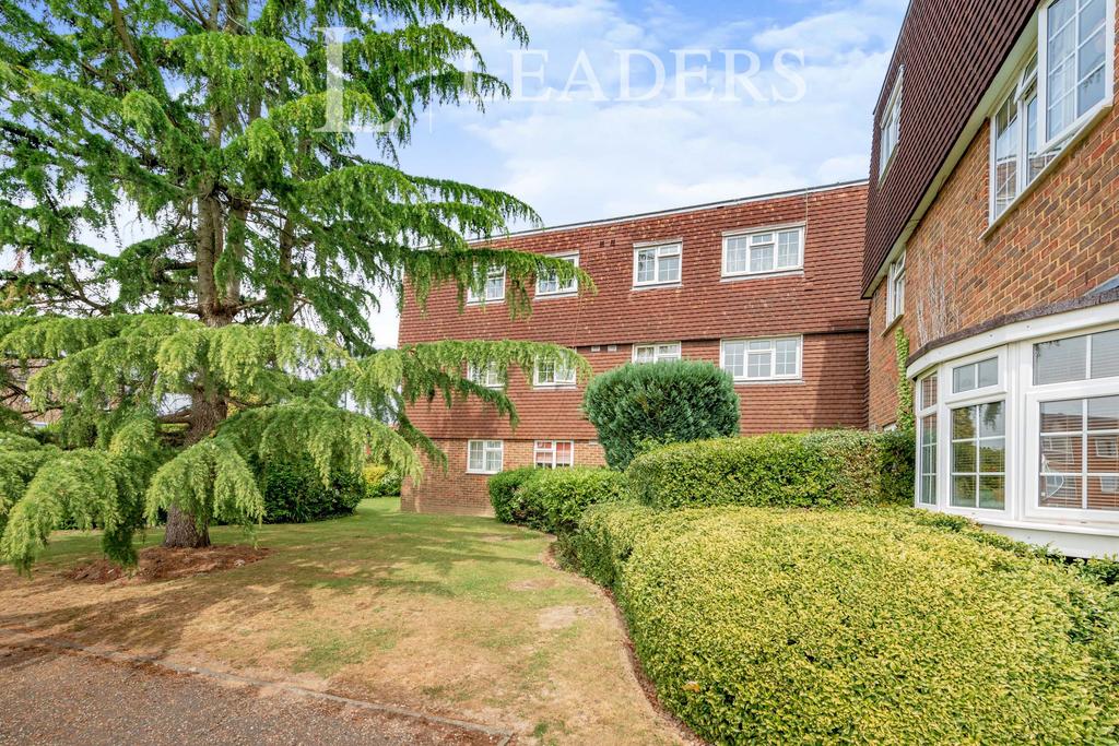 Chiltern Court, Rusper Road 1 bed flat £1,050 pcm (£242 pw)