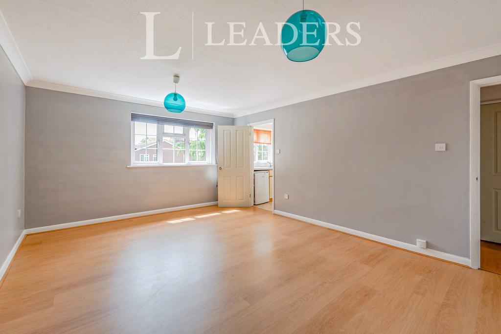 Chiltern Court, Rusper Road 1 bed flat £1,050 pcm (£242 pw)
