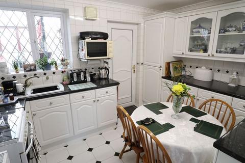 2 bedroom terraced house for sale, Warwick Road, Macclesfield