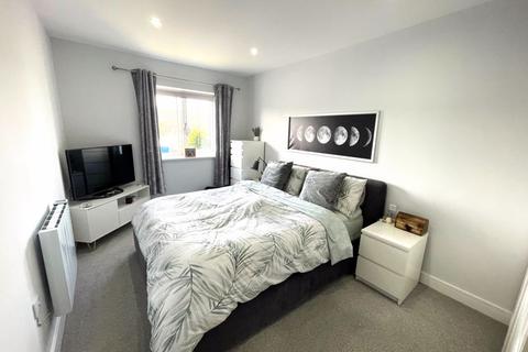 2 bedroom apartment for sale, Grove Gardens, High Wycombe HP13